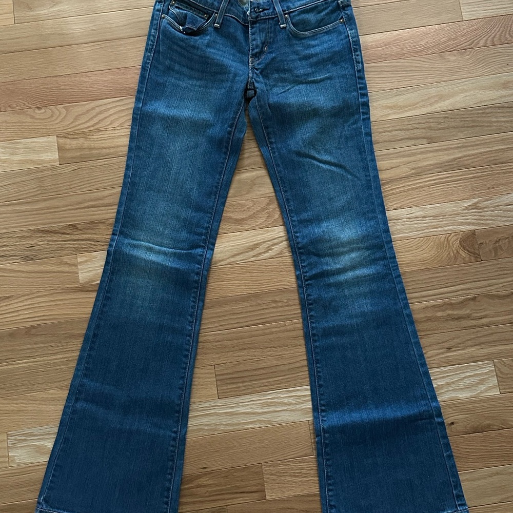 Levi’s slight curve flare jeans size 25